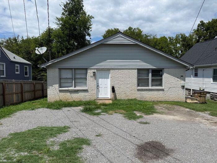 211 Robinwood Ave - Photo 2 of 18