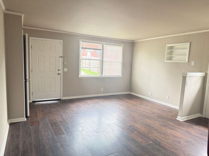 211 Robinwood Ave - Photo 3 of 18