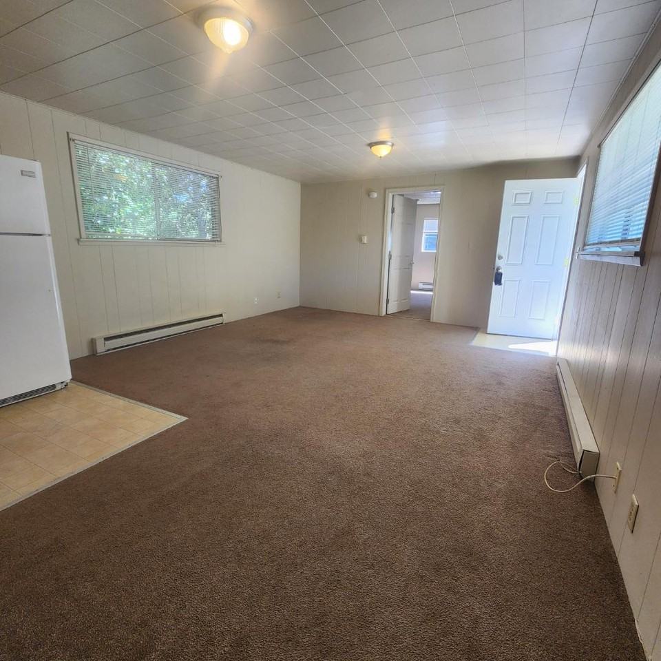 1260 Pottery Ave - Photo 4 of 10