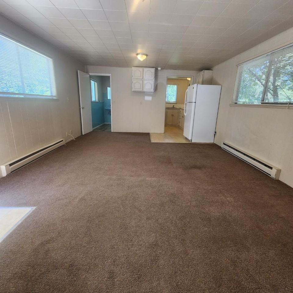1260 Pottery Ave - Photo 6 of 10