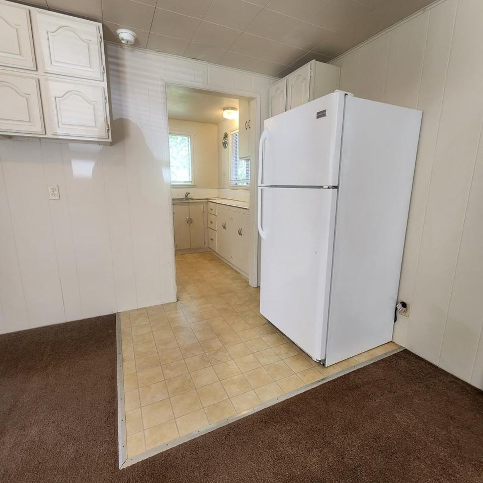 1260 Pottery Ave - Photo 7 of 10