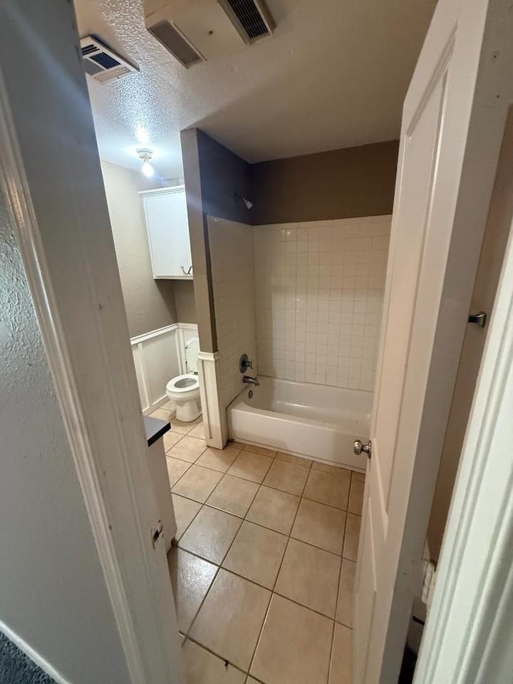14117 SE 29th St - Photo 3 of 35