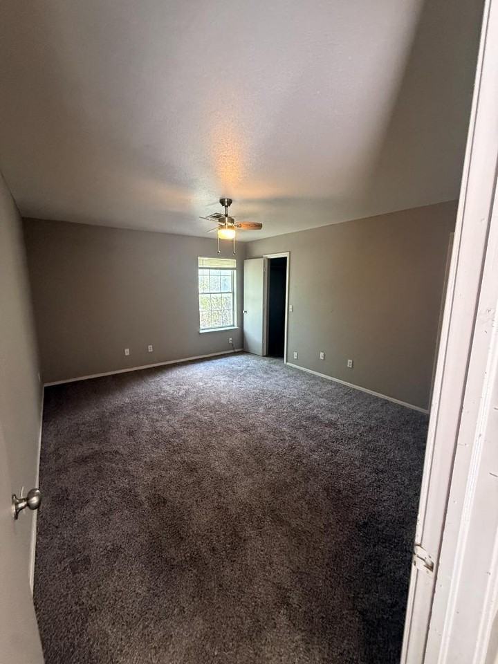 14117 SE 29th St - Photo 4 of 35