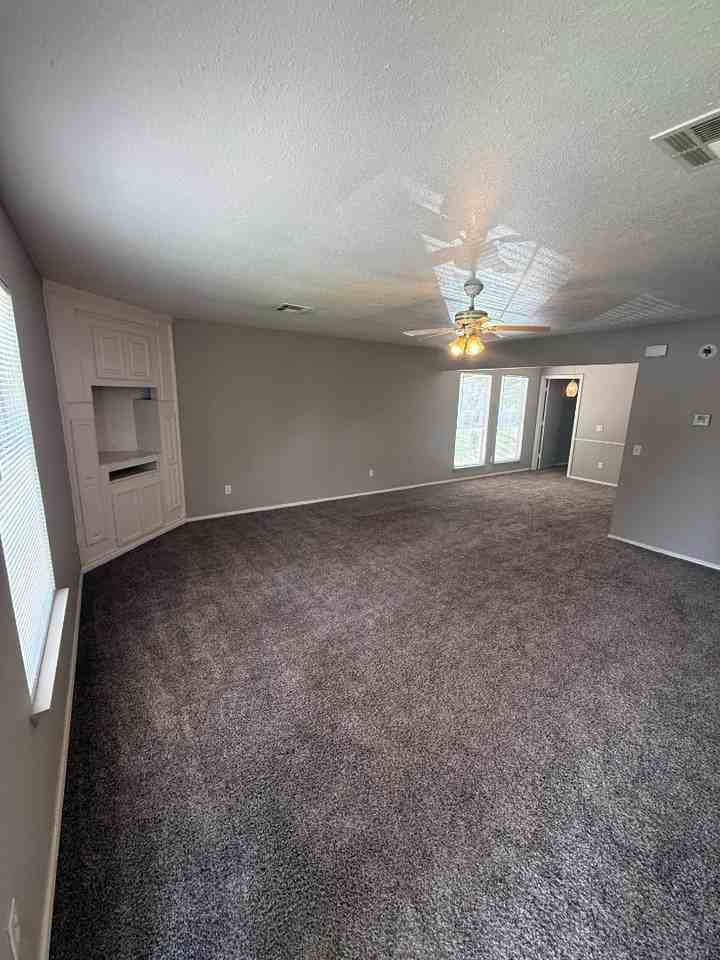 14117 SE 29th St - Photo 6 of 35