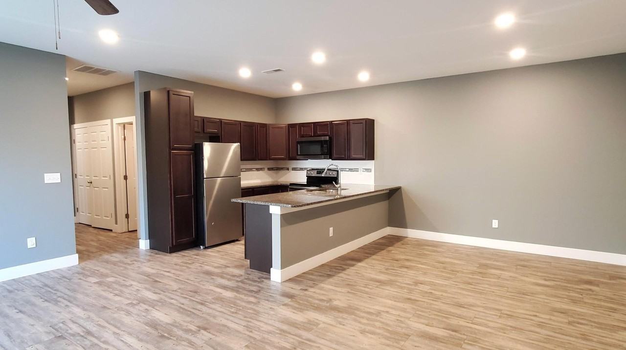 602 N Grandstone St - Photo 4 of 10