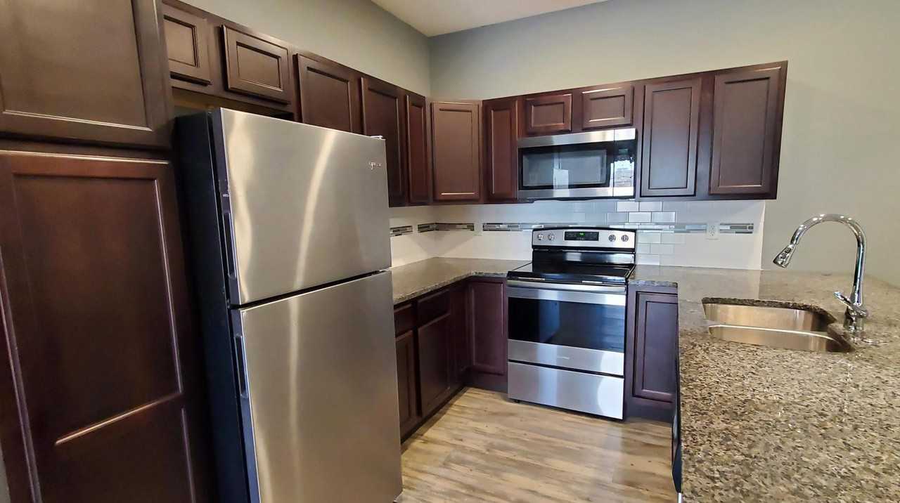 602 N Grandstone St - Photo 6 of 10