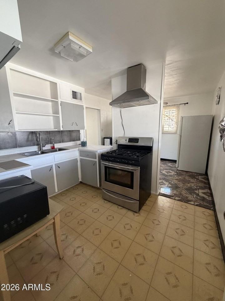 8619 N 30th Dr - Photo 4 of 19