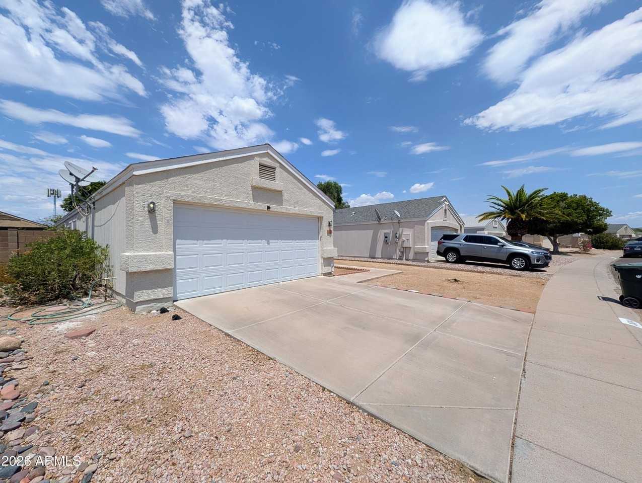 2824 W Angela Dr - Photo 3 of 50