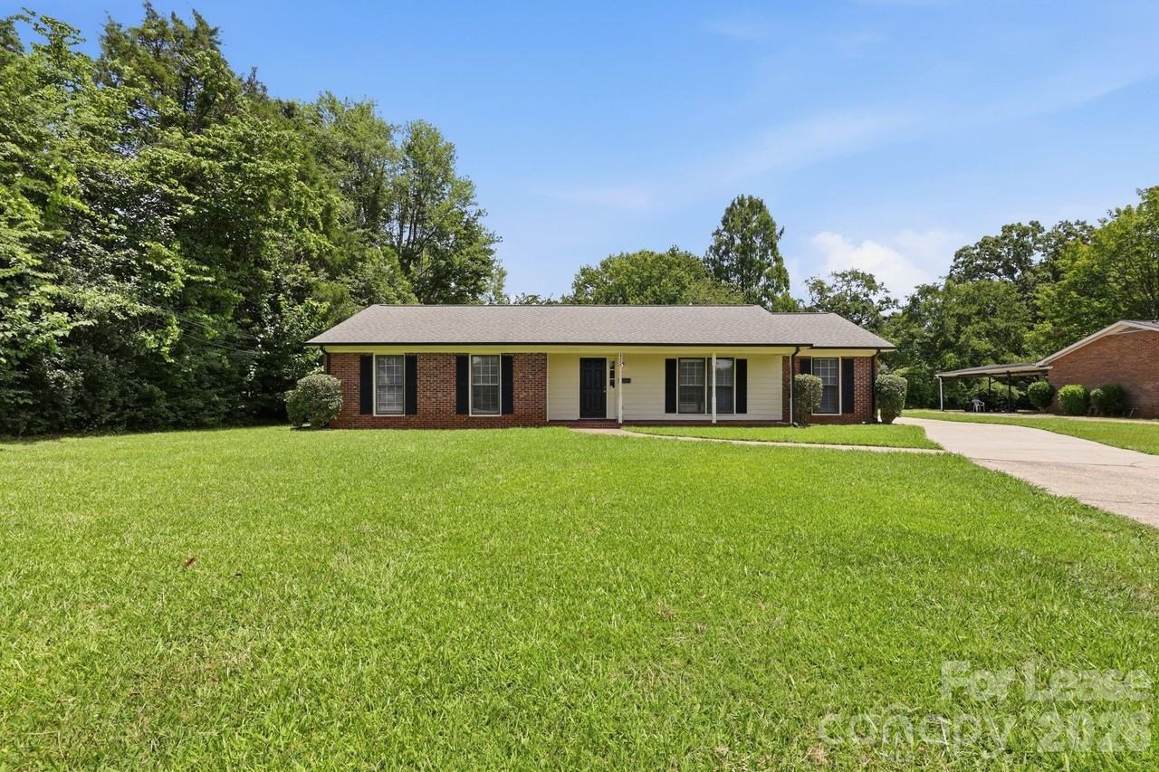 4609 Randolph Rd - Photo 3 of 32