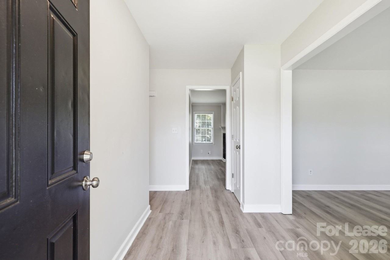 4609 Randolph Rd - Photo 5 of 32