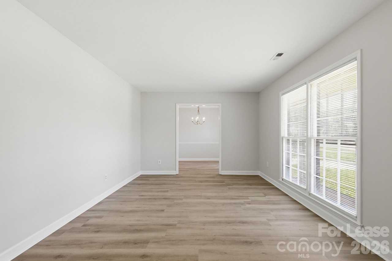 4609 Randolph Rd - Photo 7 of 32