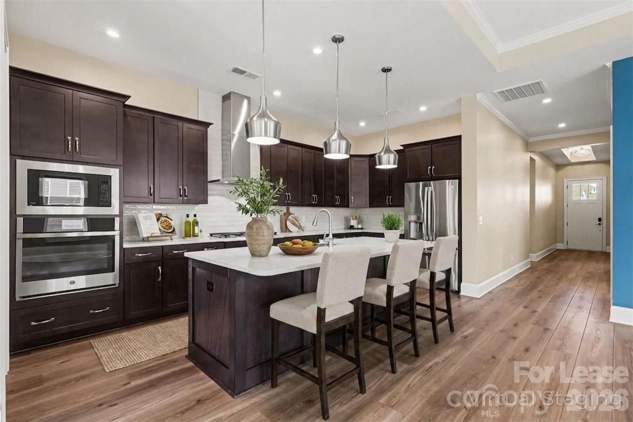 2026 Lake Como Dr - Photo 2 of 37