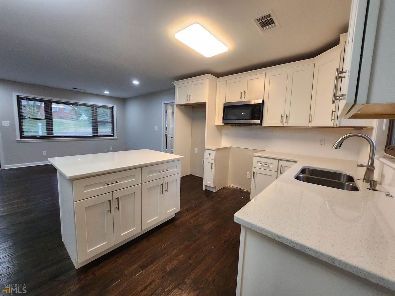 1858 Glen Echo Dr - Photo 4 of 10