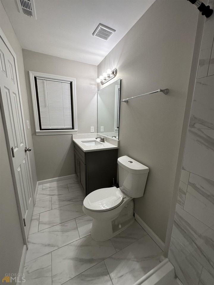1858 Glen Echo Dr - Photo 7 of 10