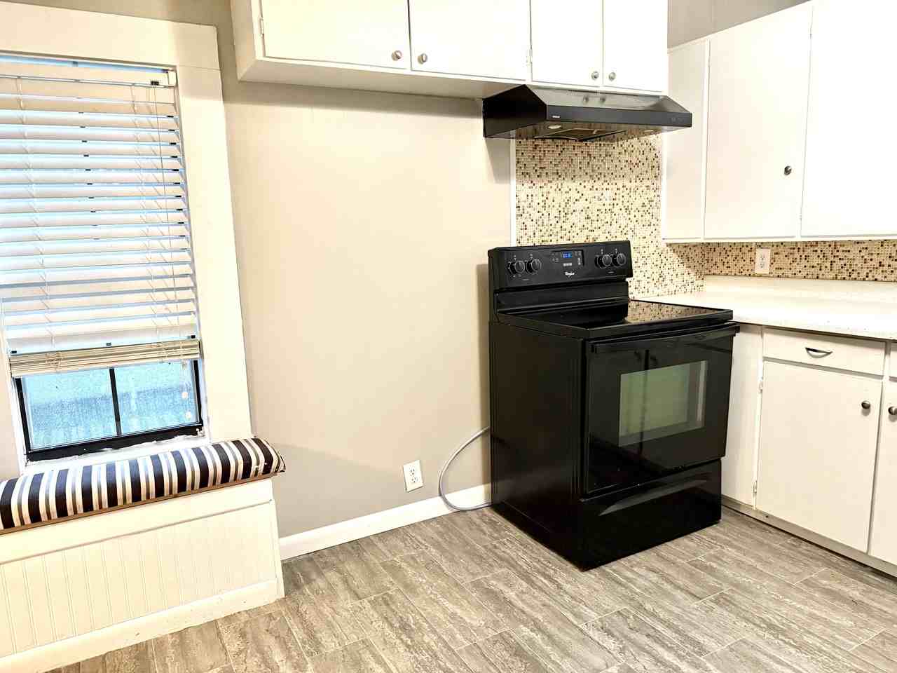 1010 C St Nw #1 - Photo 4 of 32