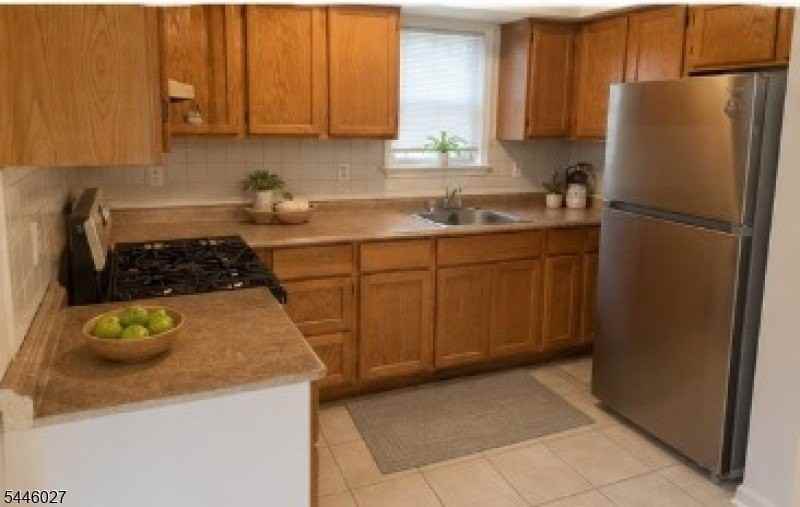 1025 Lafayette St - Photo 2 of 20
