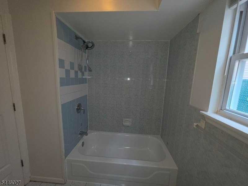 1025 Lafayette St - Photo 6 of 27