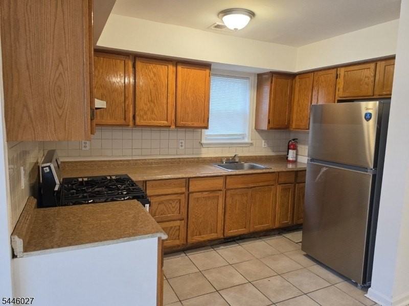 1025 Lafayette St - Photo 7 of 27