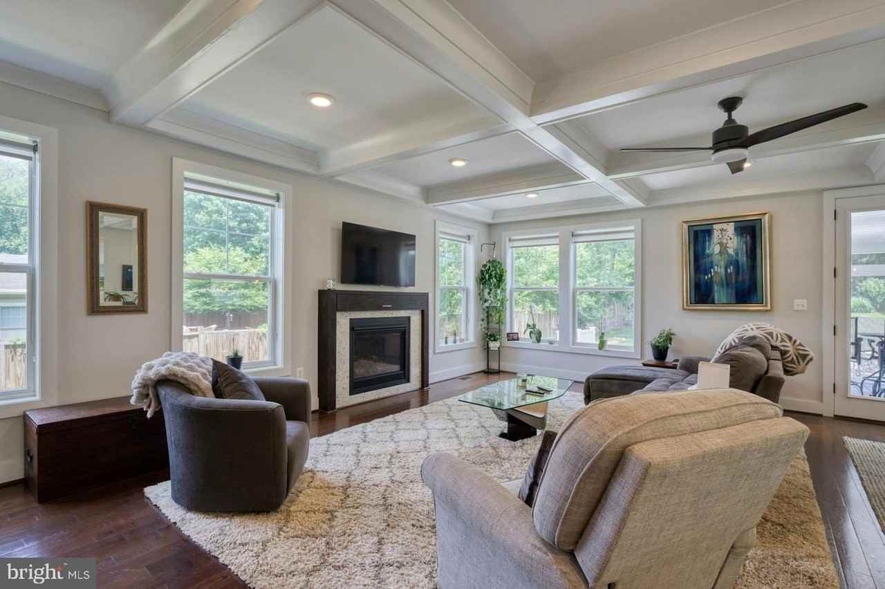 4107 Virginia St - Photo 3 of 38