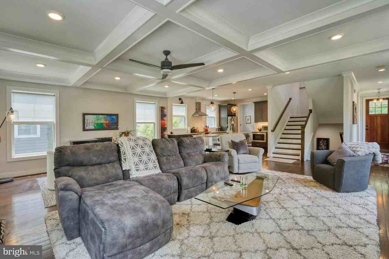 4107 Virginia St - Photo 4 of 38
