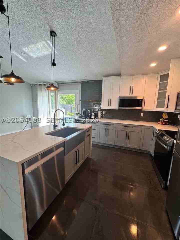 3415 55th Dr E - Photo 2 of 31