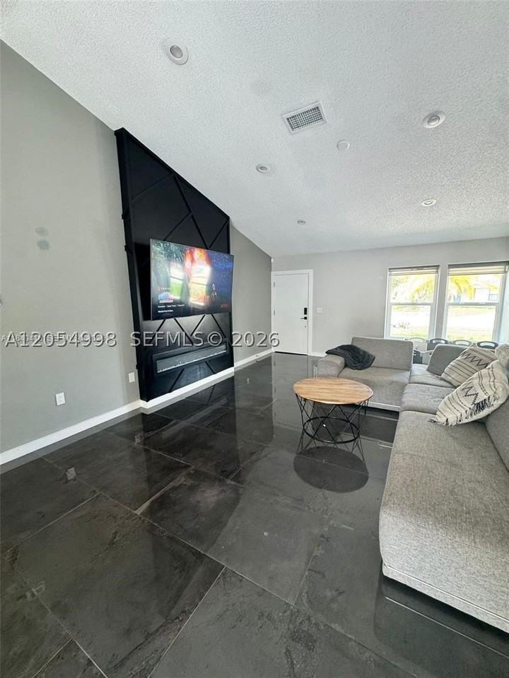 3415 55th Dr E - Photo 3 of 31