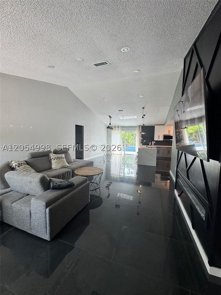 3415 55th Dr E - Photo 5 of 31