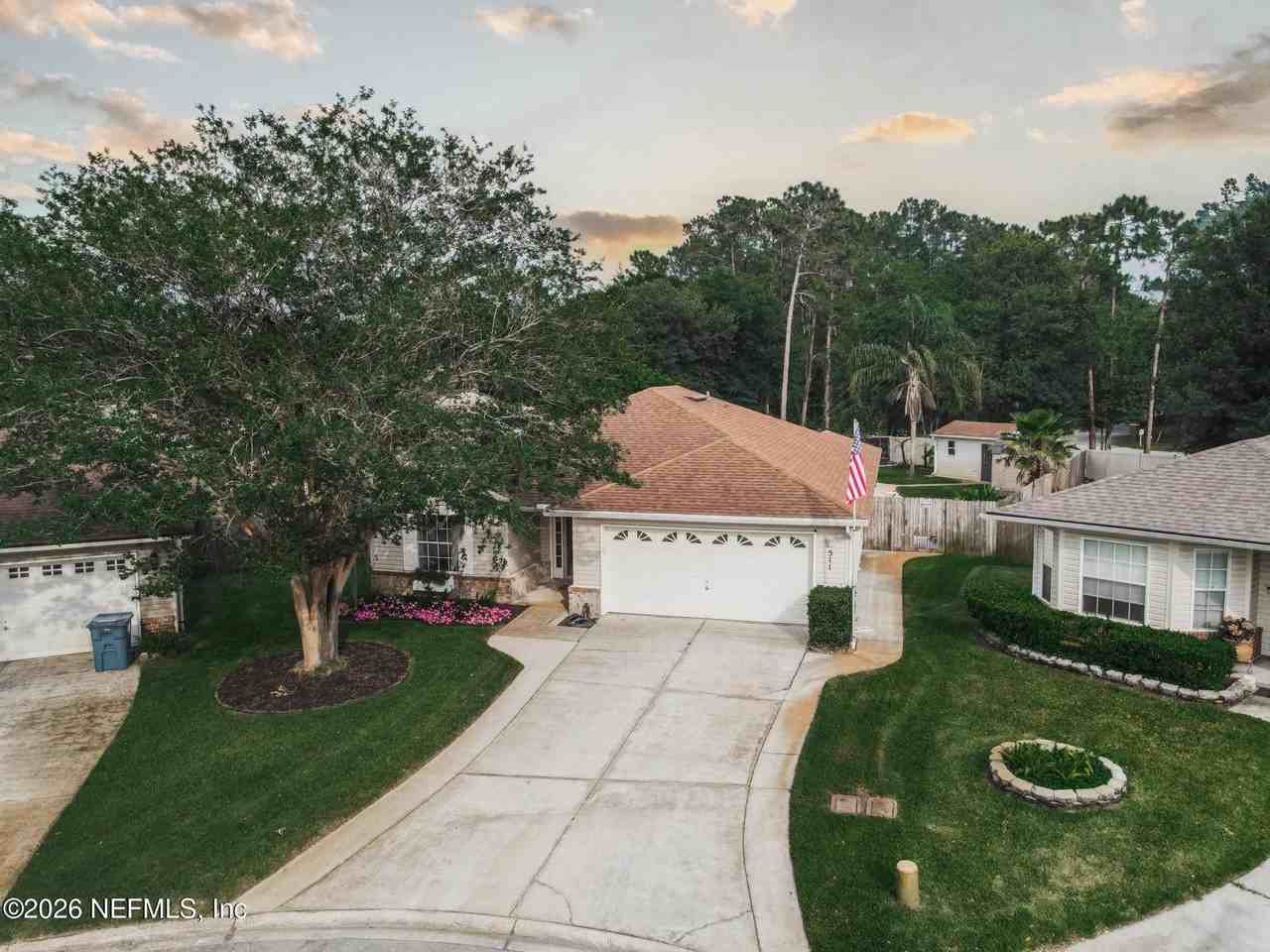 511 Chancellor Dr E - Photo 4 of 47
