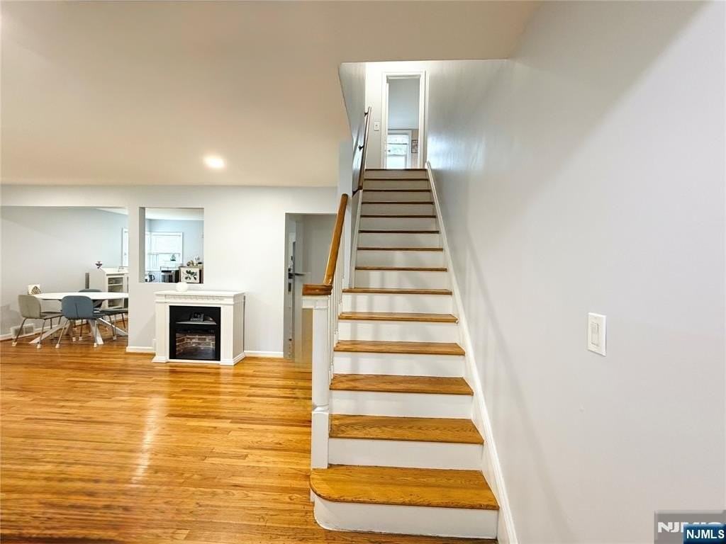34-02 Lenox Dr - Photo 2 of 19