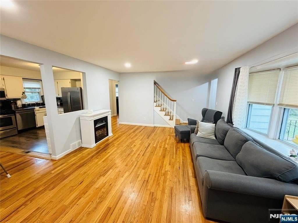 34-02 Lenox Dr - Photo 4 of 19