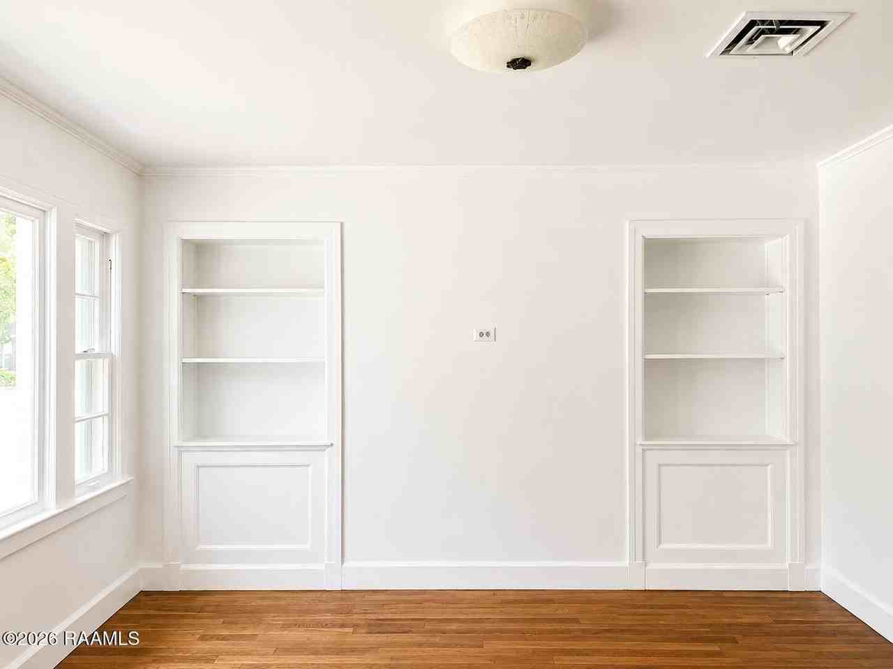 116 Oakcrest Dr - Photo 3 of 12