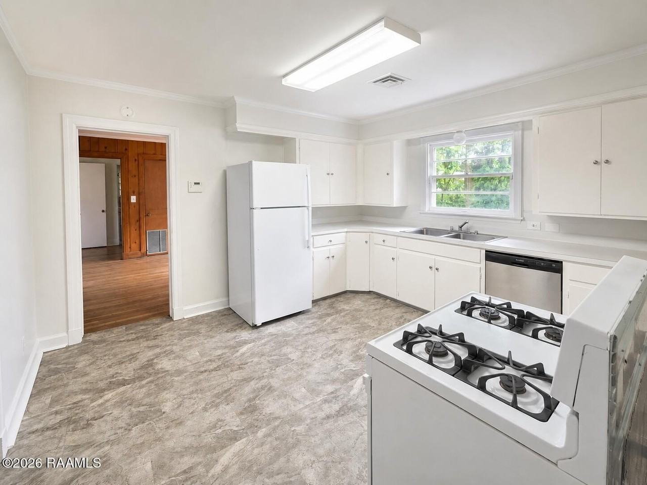 116 Oakcrest Dr - Photo 4 of 12