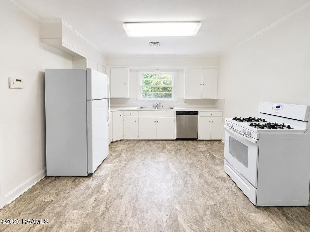 116 Oakcrest Dr - Photo 5 of 12