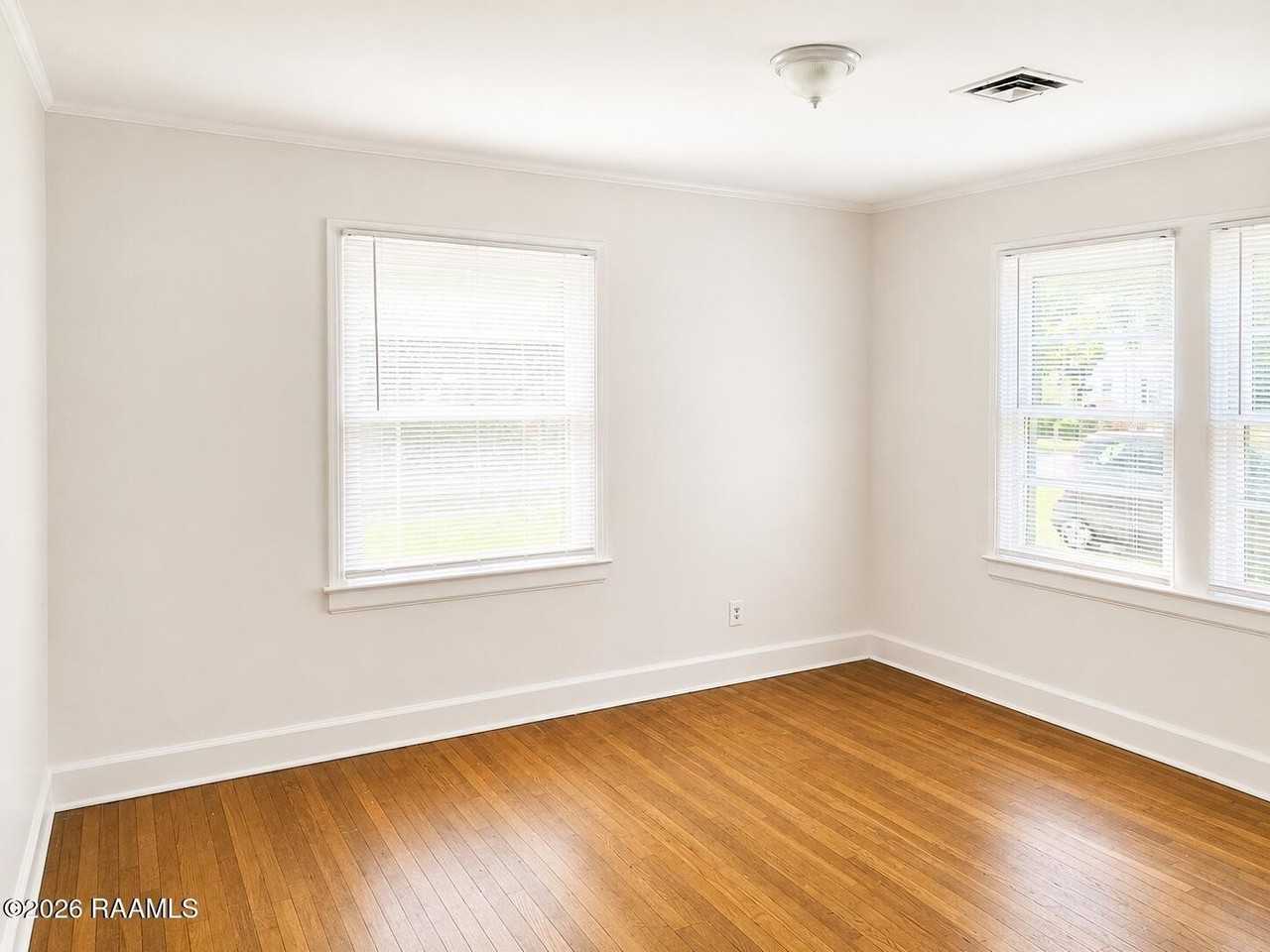 116 Oakcrest Dr - Photo 6 of 12