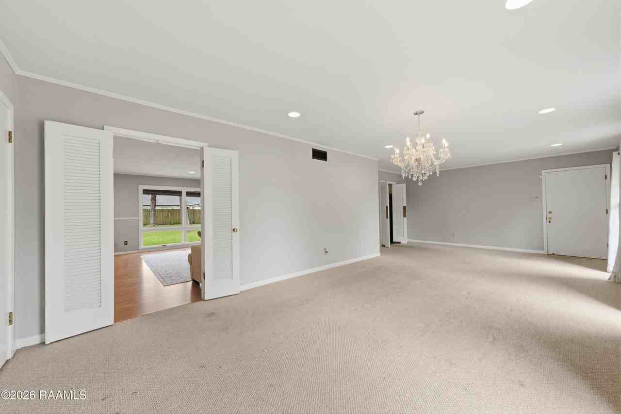 308 Brentwood Blvd - Photo 4 of 25