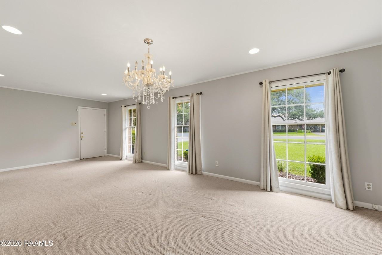 308 Brentwood Blvd - Photo 5 of 25