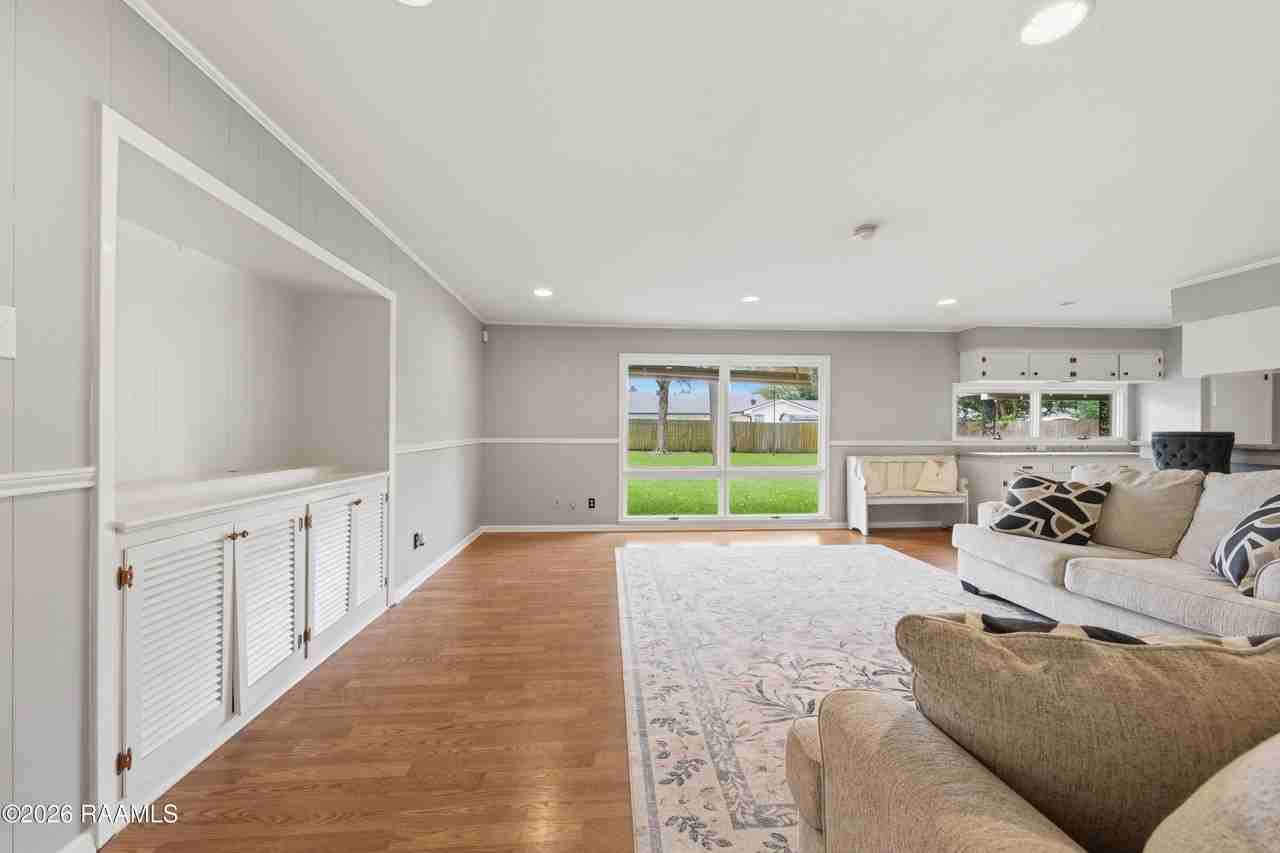 308 Brentwood Blvd - Photo 6 of 25