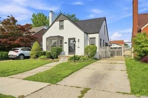 featured image of 427 N Waverly St