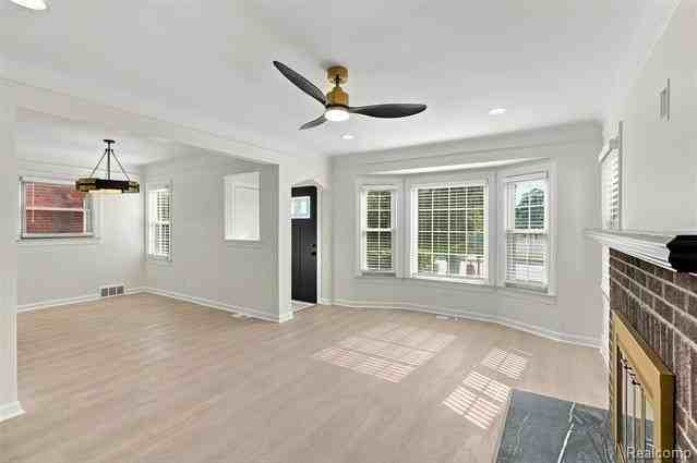 427 N Waverly St - Photo 7 of 41