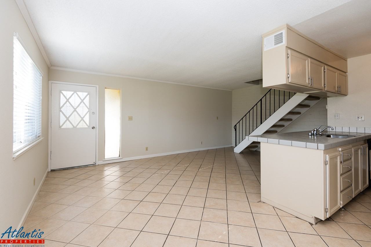 260 Tradewinds Ct #03 - Photo 4 of 14