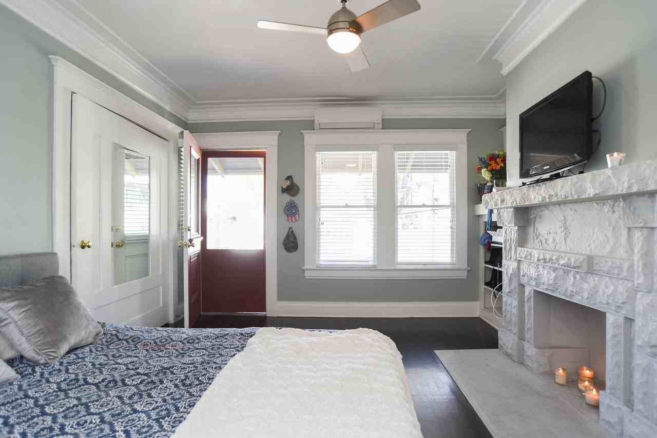 1458 1/2 Calumet Ave - Photo 4 of 33