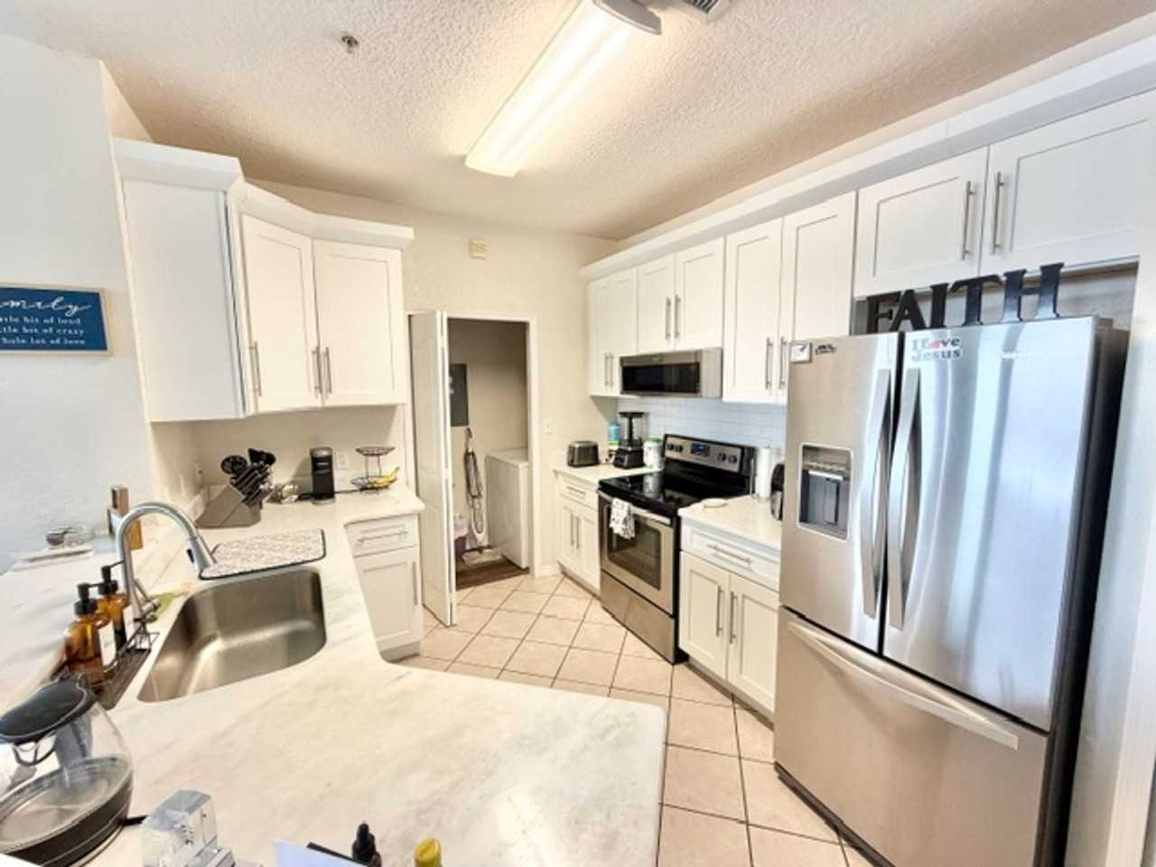1408 Lake Shadow Cir - Photo 4 of 15