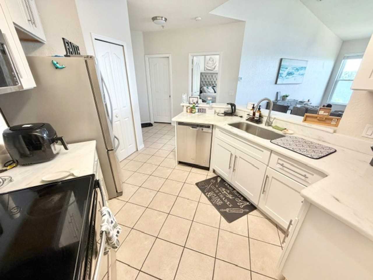 1408 Lake Shadow Cir - Photo 5 of 15