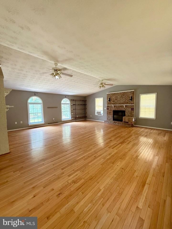 3745 Hunting Creek Rd - Photo 6 of 12
