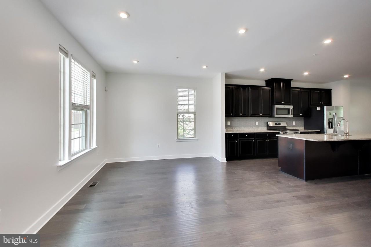 8012 Spring Arbor Dr - Photo 6 of 42