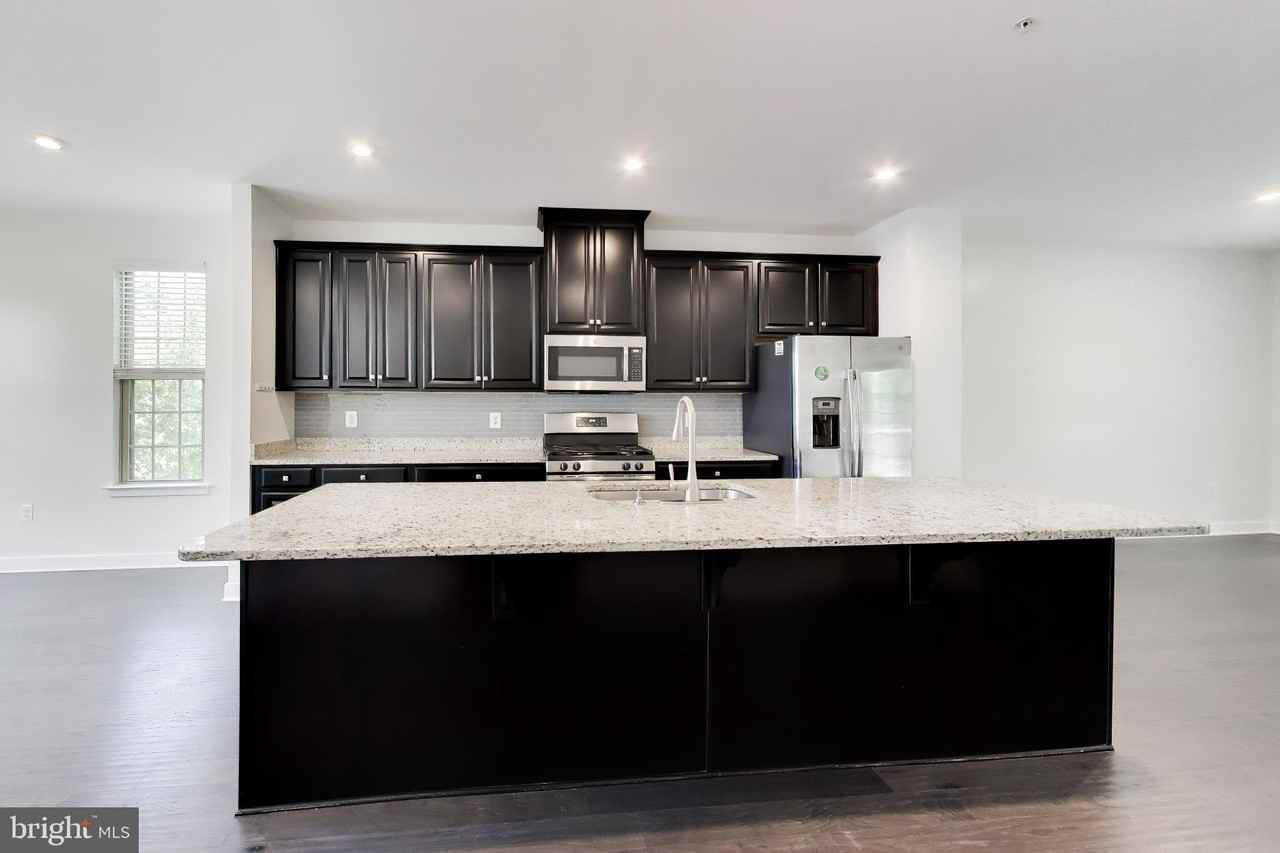 8012 Spring Arbor Dr - Photo 7 of 42