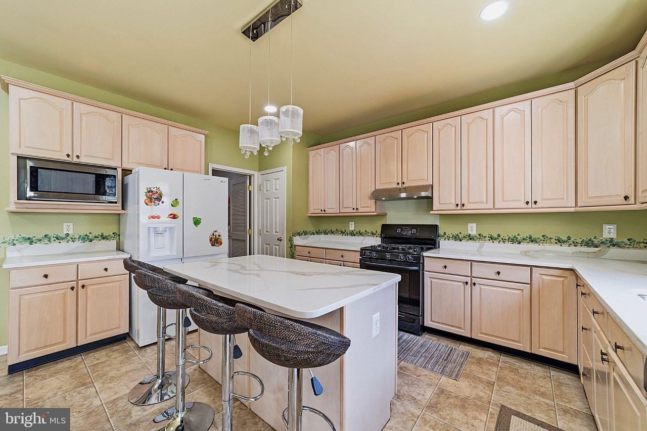 537 Riggs Ave - Photo 7 of 32