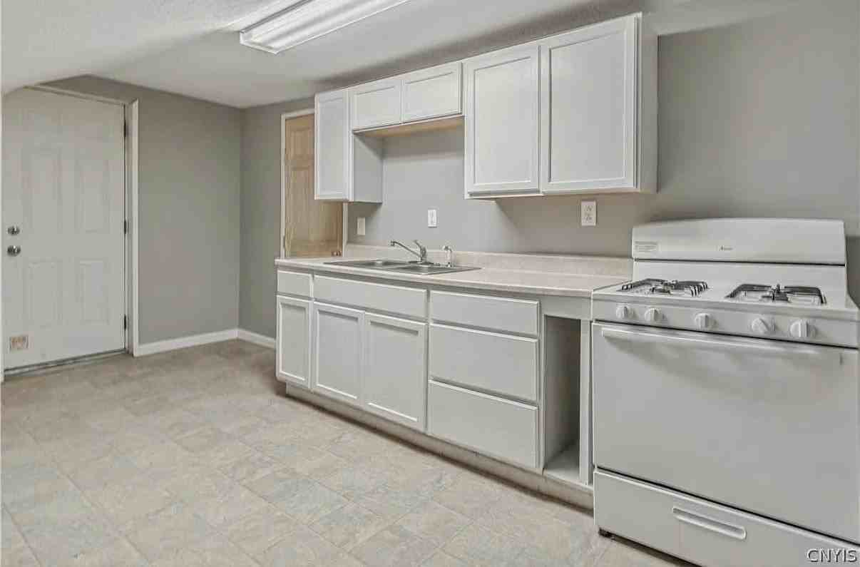 307 N Rutland St Uppr - Photo 3 of 12