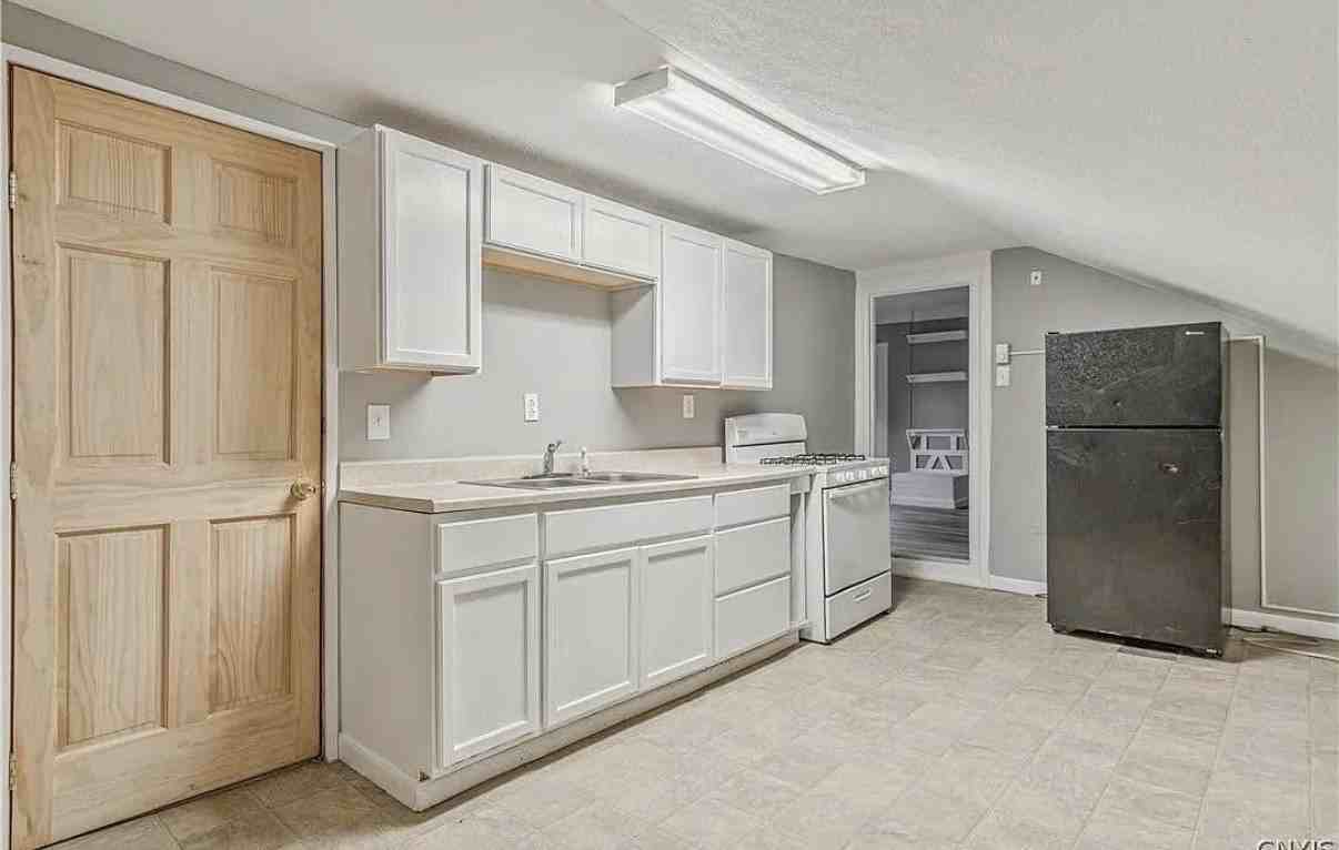 307 N Rutland St Uppr - Photo 4 of 12