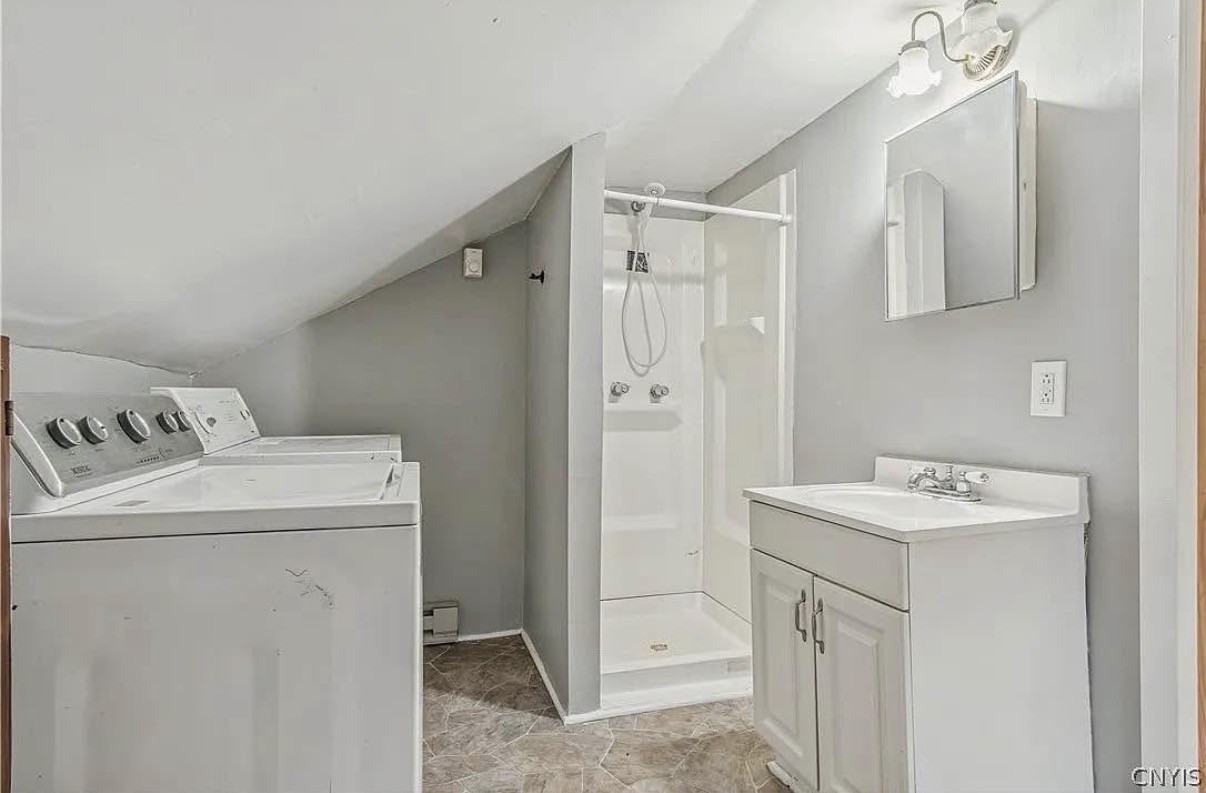 307 N Rutland St Uppr - Photo 5 of 12